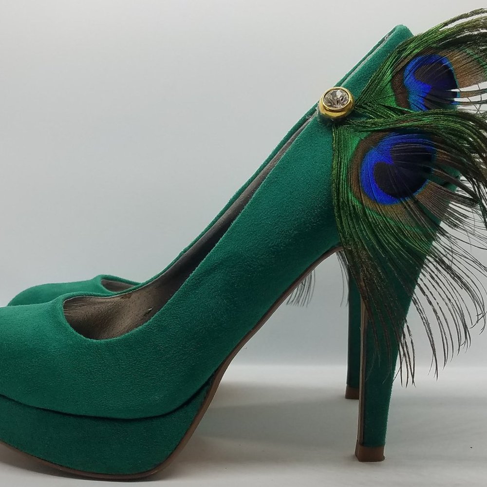 Qupid Kelly Green  Peacock Feather details size 6
